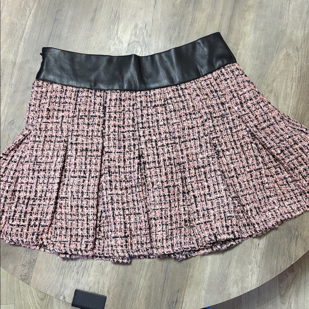 Guess Pink Tweed Mini Skirt with Black Band - Picture 3 of 4
